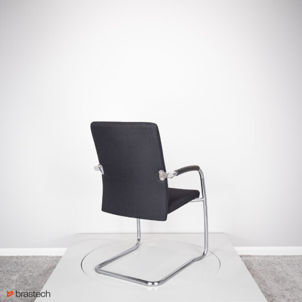 Krzesło biurowe czarne na płozach