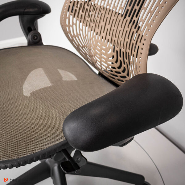 Fotel biurowy Herman Miller Mirra