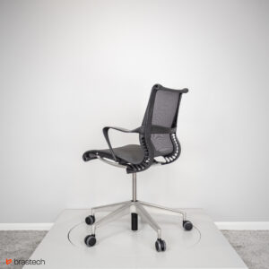 Fotel biurowy Herman Miller Setu